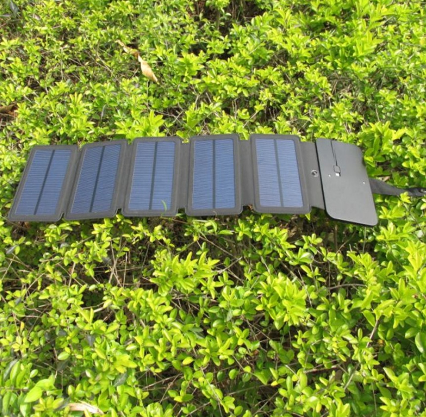 Outdoor 8W folding solar charger Direct charging collapsible solar package Off-road emergency mobile power supply - Image 6